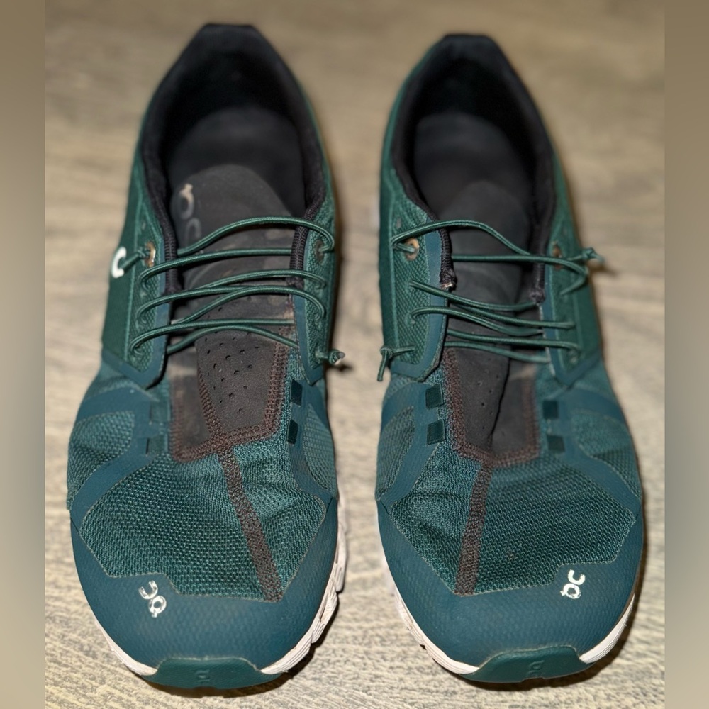 On Running Cloud 5 Sneakers in Obsidian/Evergreen - Picture 3 of 10